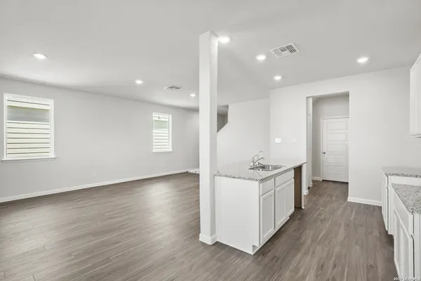 $295,688 | 11111 Luckenbach Loop, Converse, TX 78109