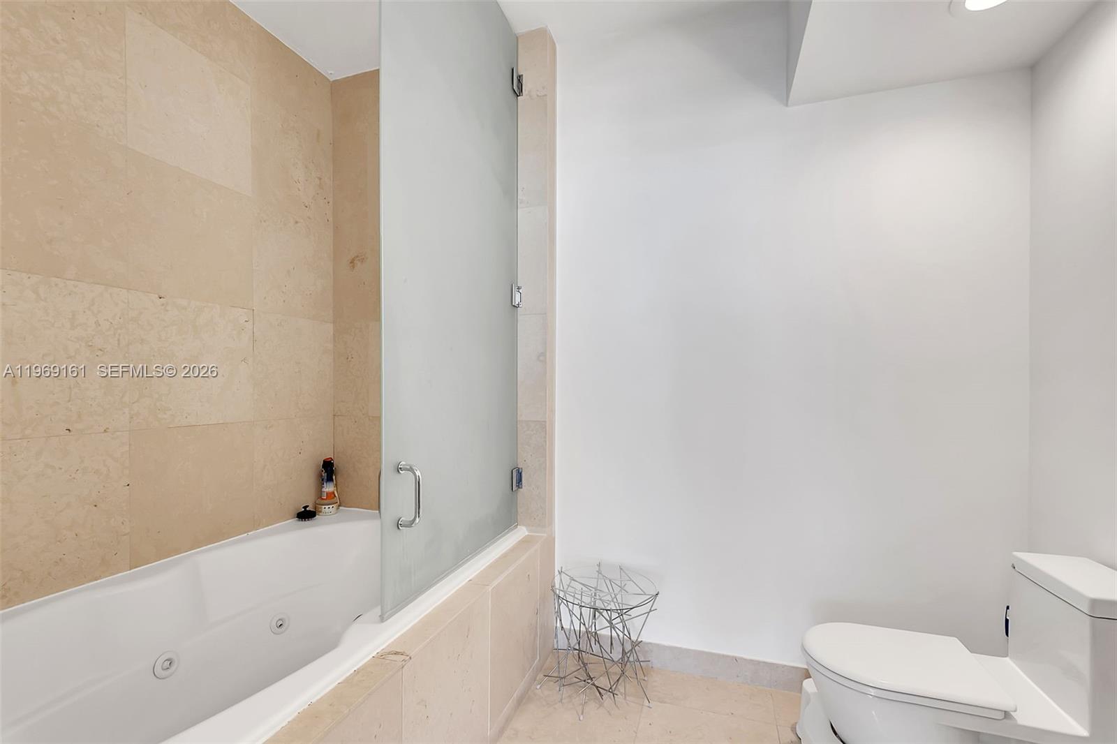 450 Alton Road, Unit 3208 Miami Beach, FL 33139 - Photo 14 of 43 a bathroom with a bathtub and toilet