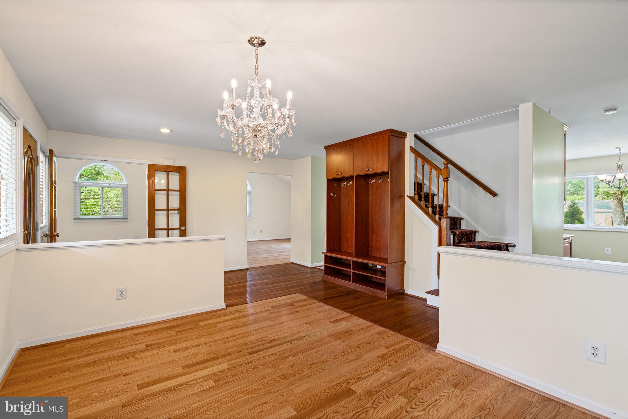 6188 Cobbs Road Alexandria, VA 22310 - Photo 20 of 58 Living room or dining room