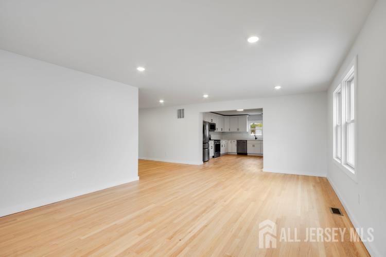 99 Craig Street Edison, NJ 08817 - Photo 3 of 38