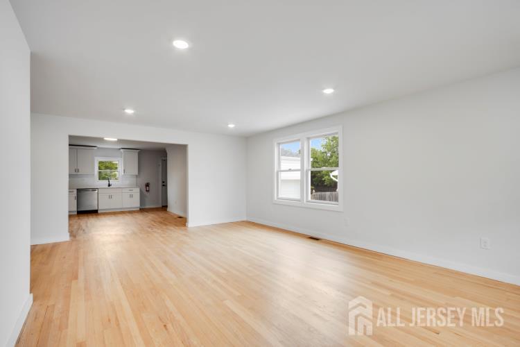 99 Craig Street Edison, NJ 08817 - Photo 5 of 38