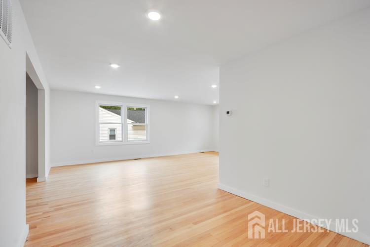 99 Craig Street Edison, NJ 08817 - Photo 6 of 38