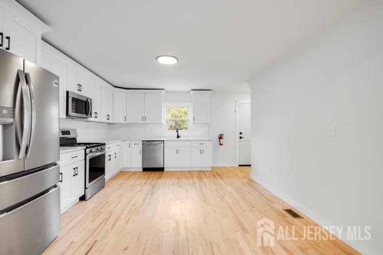 99 Craig Street Edison, NJ 08817 - Photo 7 of 38