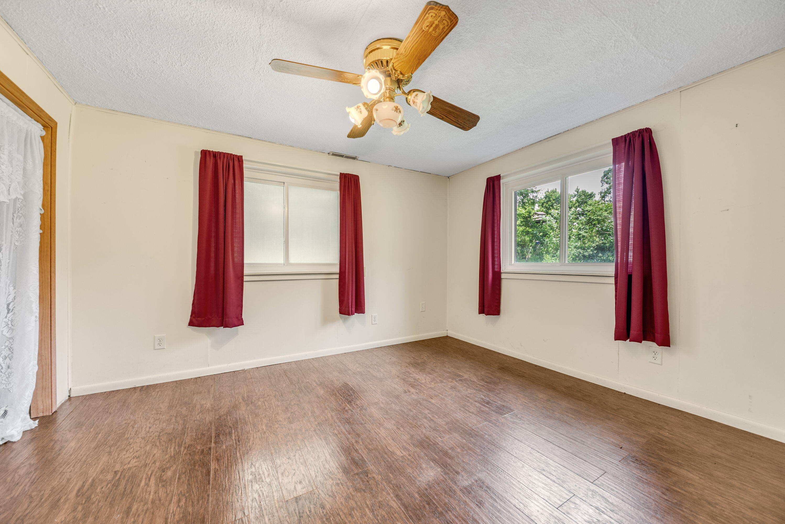 2337 Four Seasons Parkway Crown Point, IN 46307 - Photo 13 of 18 a view of an empty room with a window