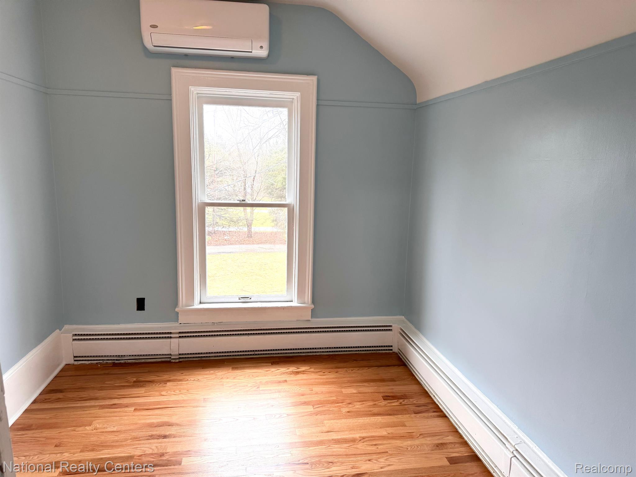 3920 East Commerce Road Commerce Township, MI 48382 - Photo 25 of 36 Second walk-in closet