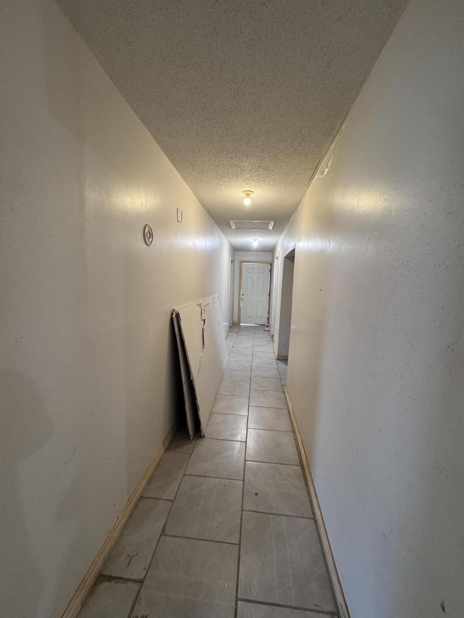 1401 South Canyon Avenue Lamesa, TX 79331 - Photo 18 of 32 a view of a hallway