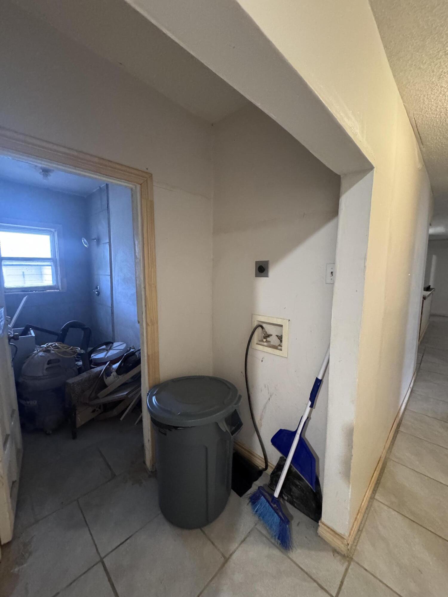1401 South Canyon Avenue Lamesa, TX 79331 - Photo 19 of 32 a room with furniture and windows