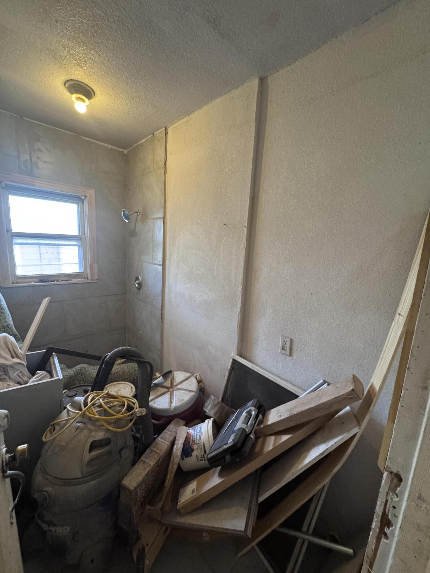 1401 South Canyon Avenue Lamesa, TX 79331 - Photo 21 of 32 a room with gym equipment