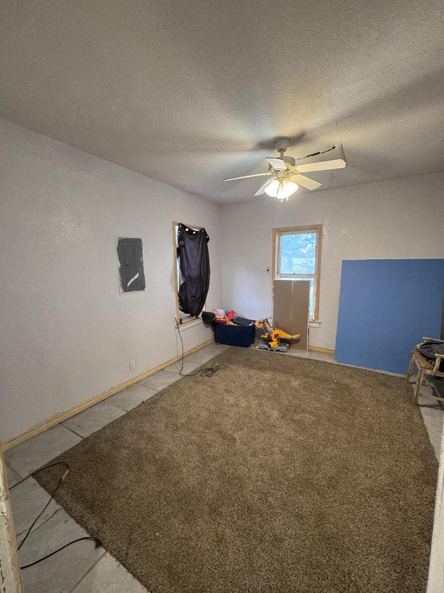 1401 South Canyon Avenue Lamesa, TX 79331 - Photo 22 of 32 a furnished livingroom with a ceiling fan and window