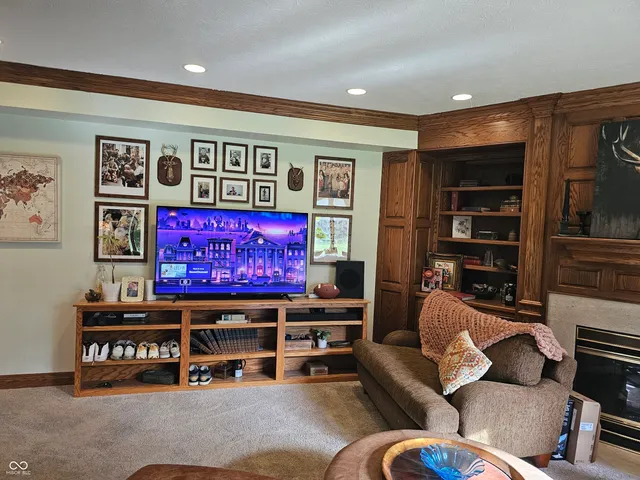 $998,000 | 8423 Mud Creek Road, Indianapolis, IN 46256