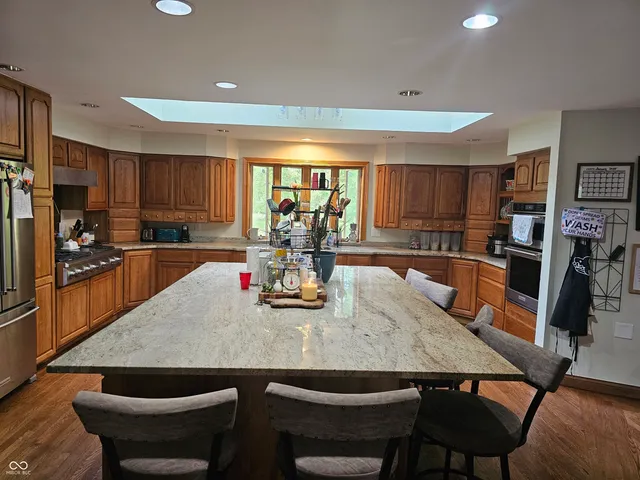 $998,000 | 8423 Mud Creek Road, Indianapolis, IN 46256