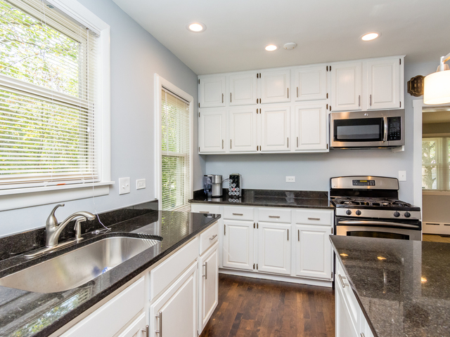 176 Woodside Road Riverside, IL 60546 - Photo 13 of 44