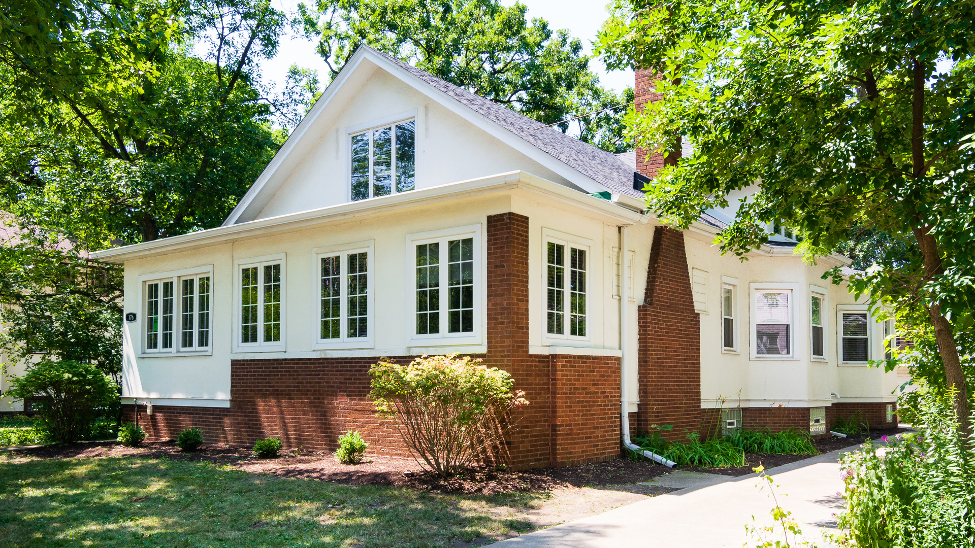 176 Woodside Road Riverside, IL 60546 - Photo 3 of 44