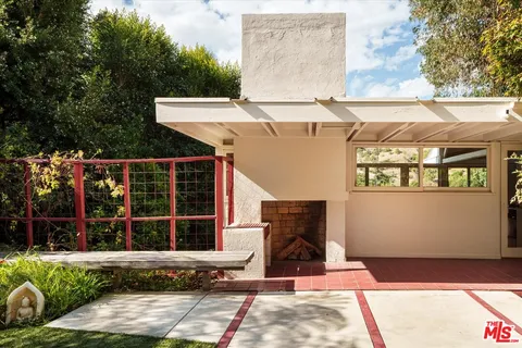 $2,595,000 | 2764 Outpost Drive, Los Angeles, CA 90068