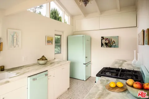 $2,579,000 | 2764 Outpost Drive, Los Angeles, CA 90068