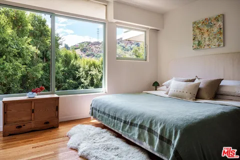 $2,595,000 | 2764 Outpost Drive, Los Angeles, CA 90068