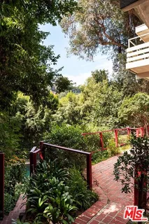 $2,595,000 | 2764 Outpost Drive, Los Angeles, CA 90068