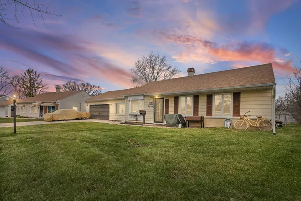 $329,900 | 1013 Manor Drive, Streamwood, IL 60107