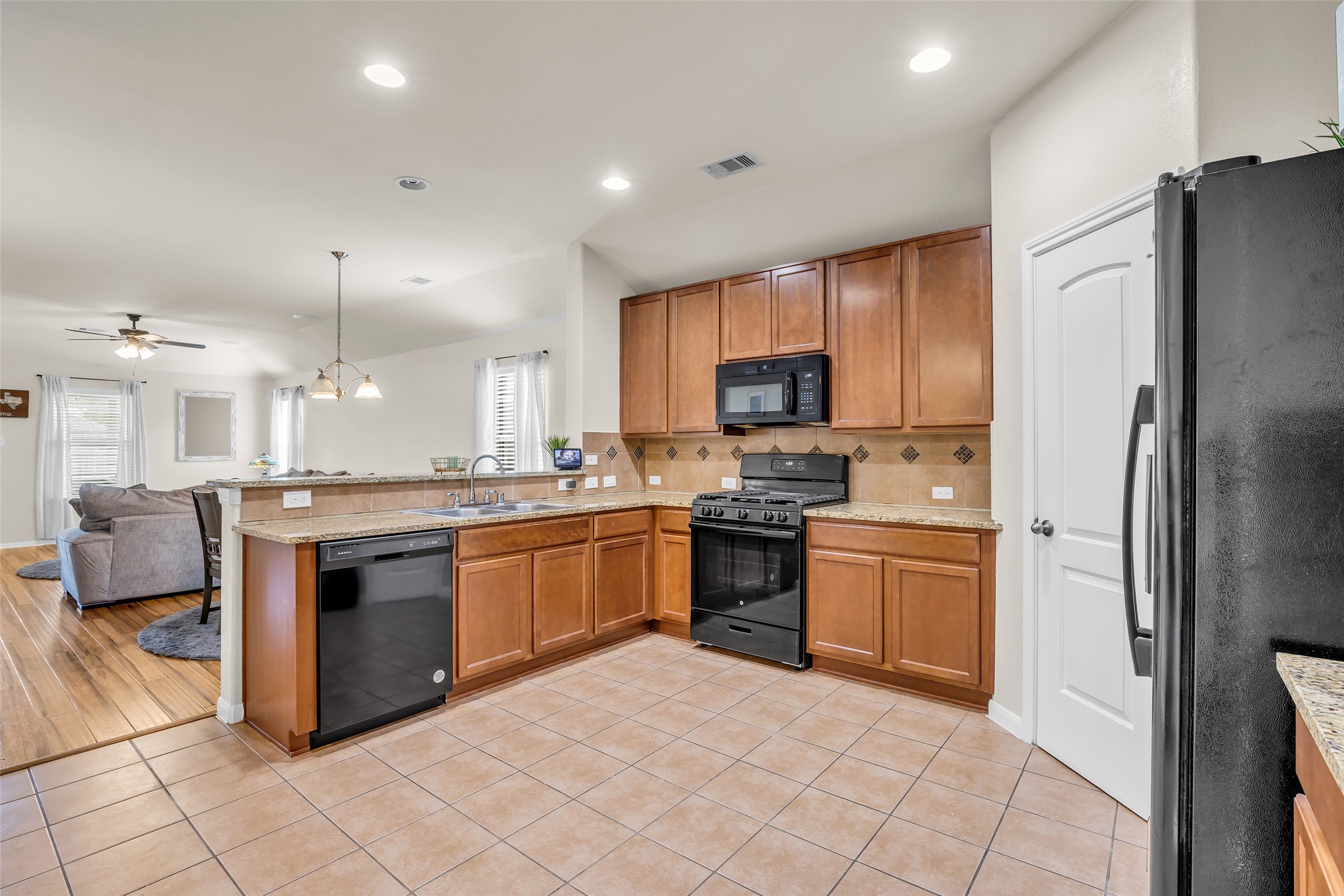 28614 Lockeridge Farms Drive Spring, TX 77386 - Photo 13 of 35