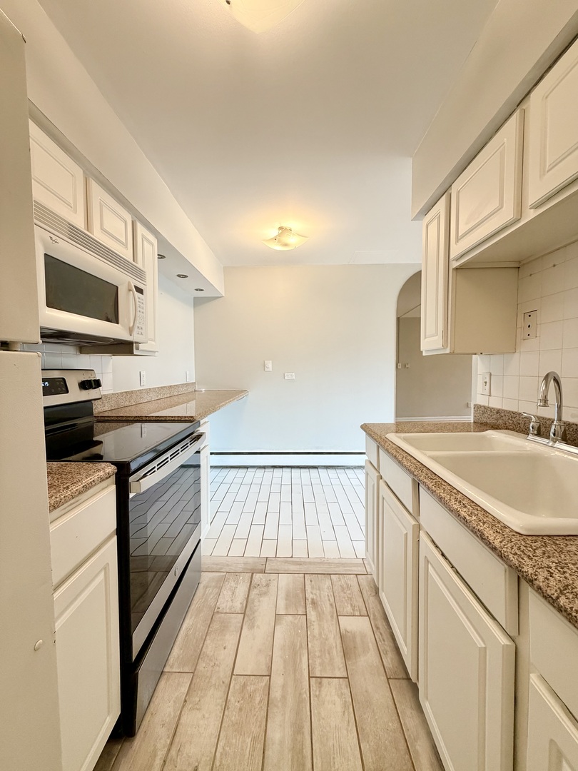 605 North Wolf Road, Unit 8E Hillside, IL 60162 - Photo 8 of 18