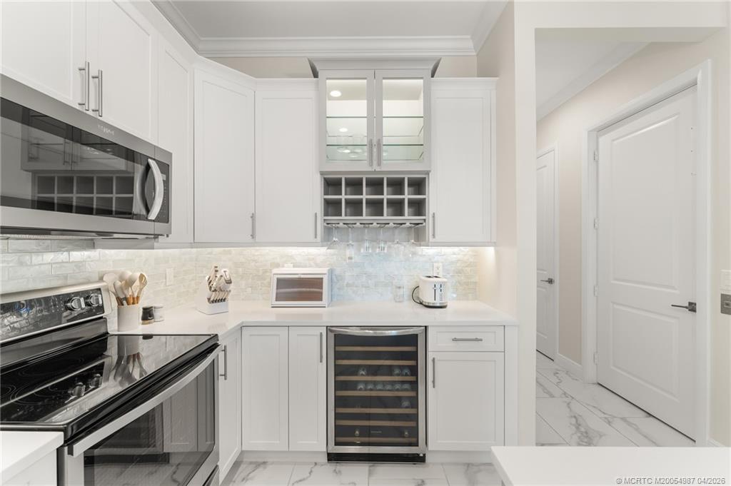 517 Southwest Ocean Boulevard Stuart, FL 34994 - Photo 7 of 36 Beverage cooler
