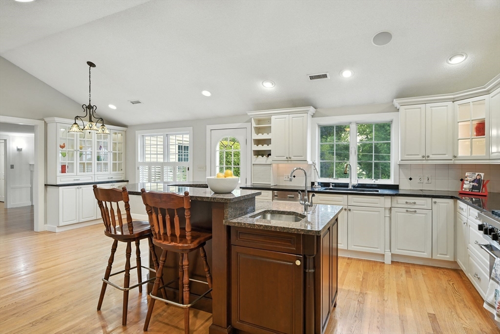 124 Longfellow Drive Longmeadow, MA 01106 - Photo 13 of 41