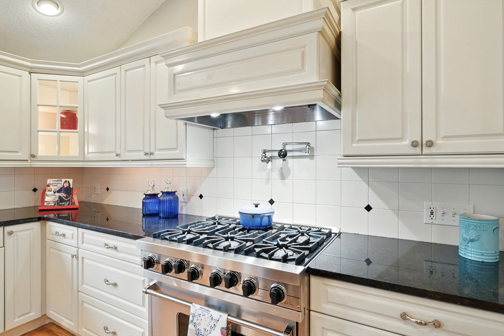 124 Longfellow Drive Longmeadow, MA 01106 - Photo 14 of 41