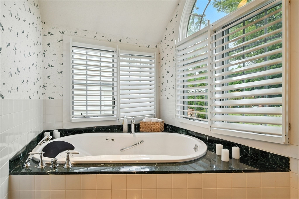 124 Longfellow Drive Longmeadow, MA 01106 - Photo 21 of 41