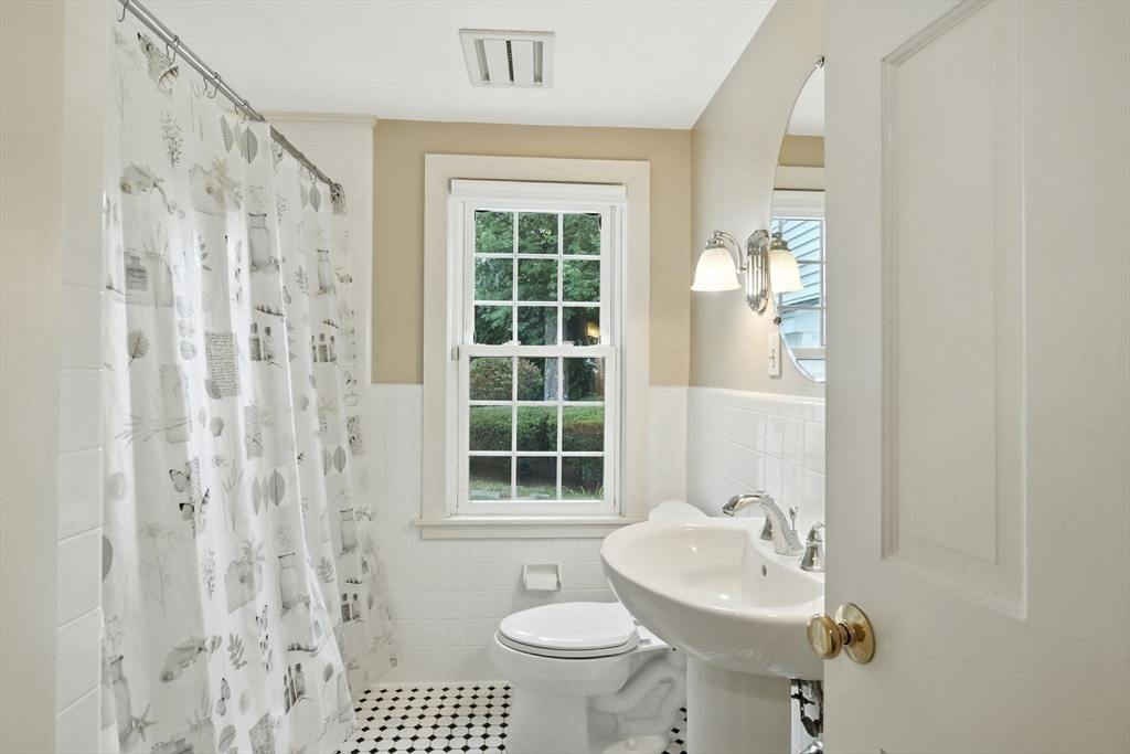 124 Longfellow Drive Longmeadow, MA 01106 - Photo 24 of 41