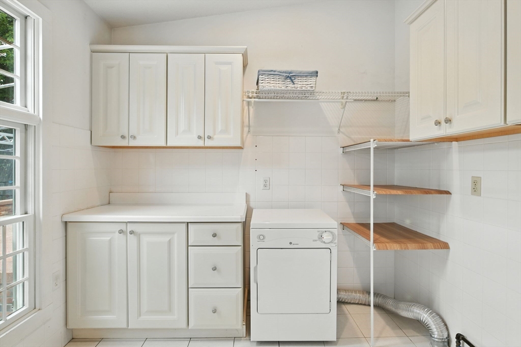 124 Longfellow Drive Longmeadow, MA 01106 - Photo 26 of 41