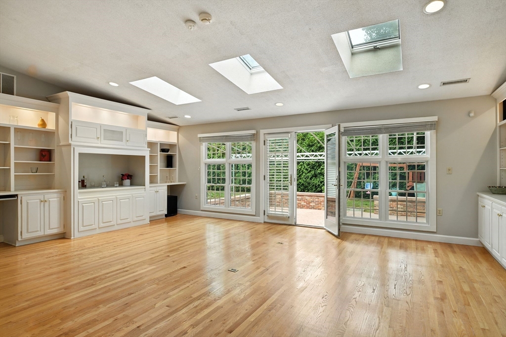 124 Longfellow Drive Longmeadow, MA 01106 - Photo 4 of 41