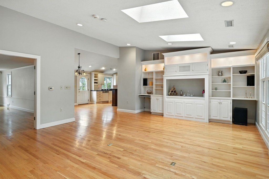 124 Longfellow Drive Longmeadow, MA 01106 - Photo 5 of 41