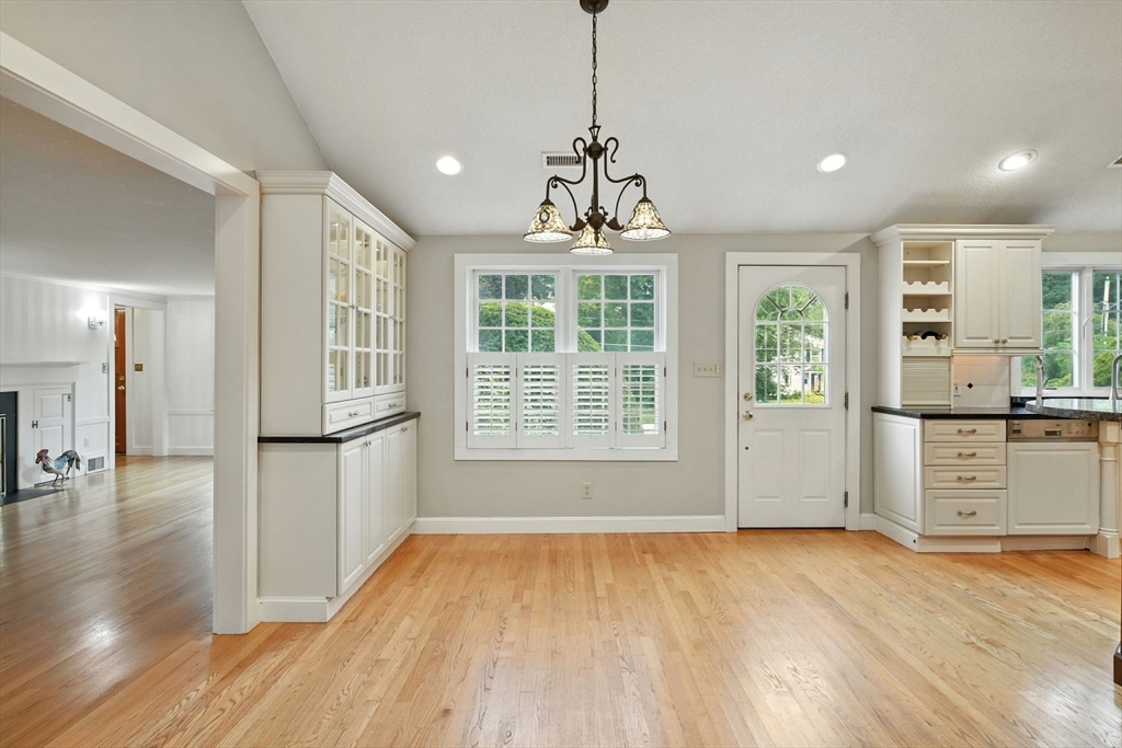 124 Longfellow Drive Longmeadow, MA 01106 - Photo 10 of 41