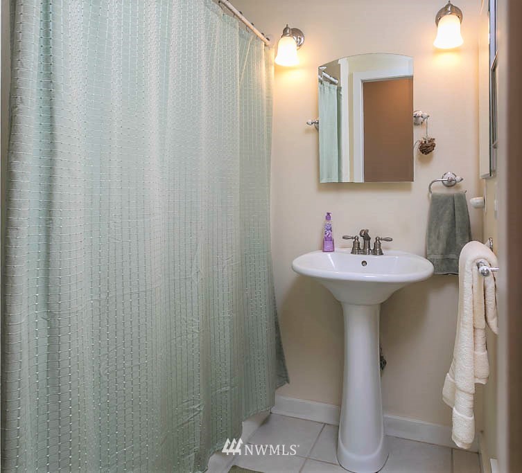 12220 Upper Preston Road Southeast Issaquah, WA 98027 - Photo 14 of 22 Gallery Image 14