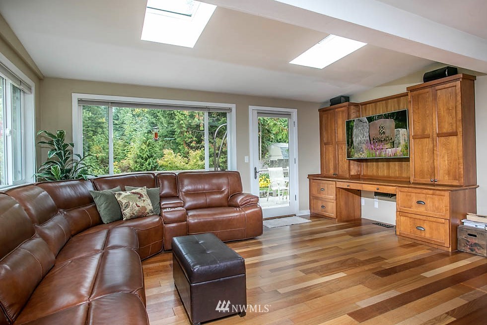 12220 Upper Preston Road Southeast Issaquah, WA 98027 - Photo 4 of 22 Gallery Image 4