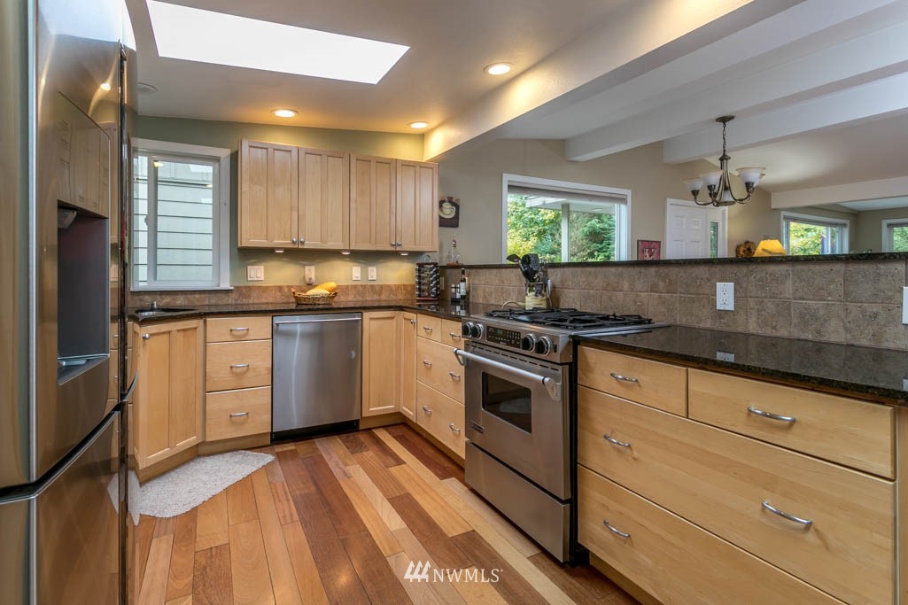 12220 Upper Preston Road Southeast Issaquah, WA 98027 - Photo 7 of 22 Gallery Image 7