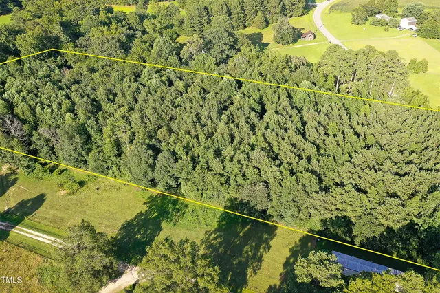 a view of a small yard