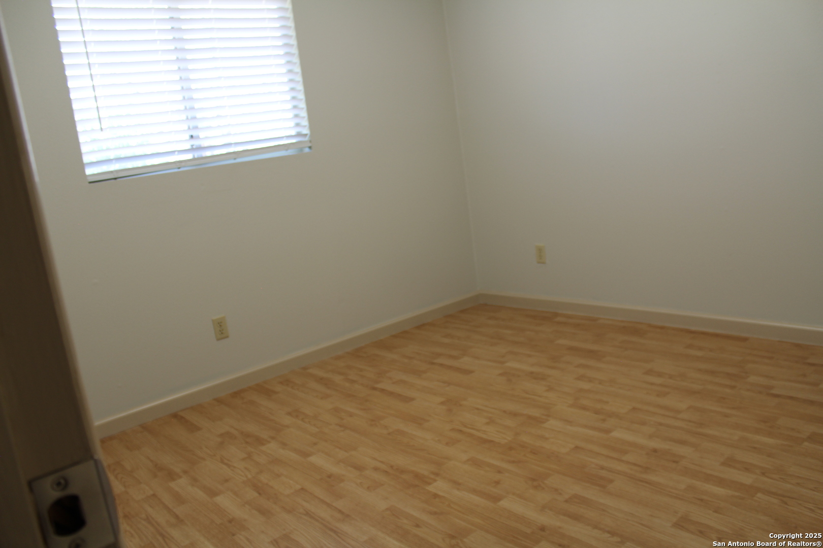 24590 Trumbo Road San Antonio, TX 78264 - Photo 29 of 34 an empty room with a window