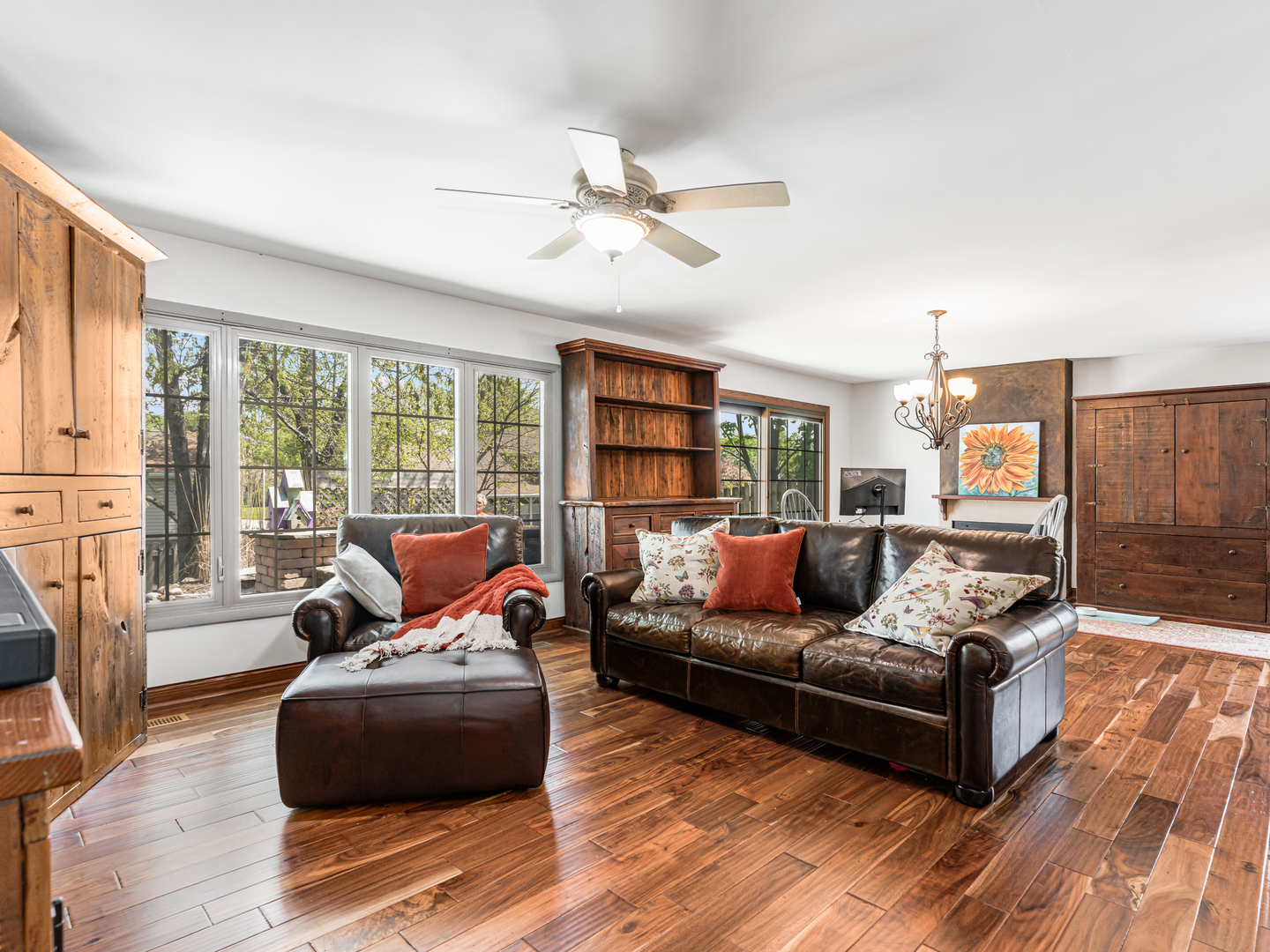 302 Delaware Drive Bolingbrook, IL 60440 - Photo 5 of 21 a living room with furniture and a large window