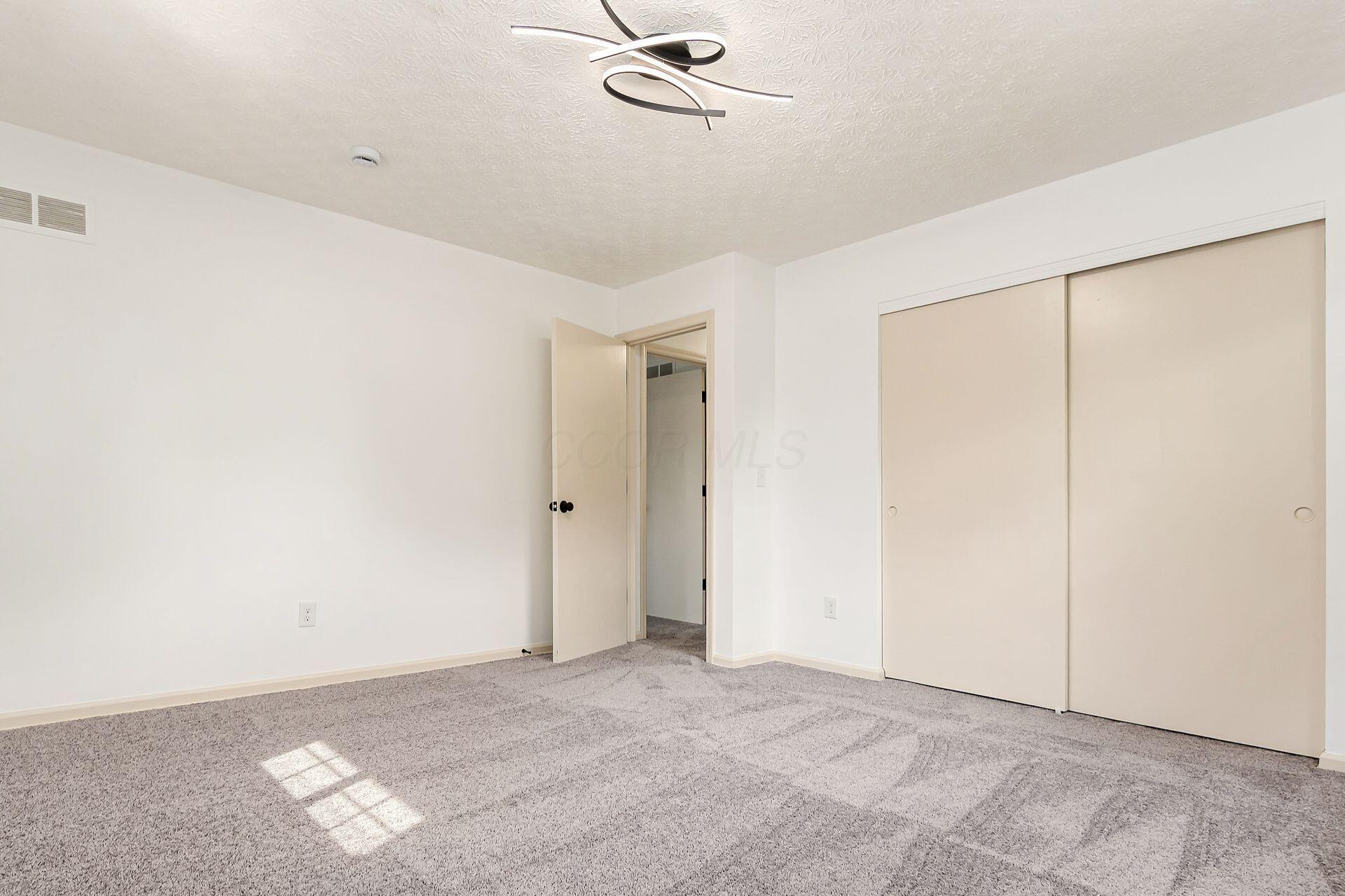 1466 Weybridge Road Columbus, OH 43220 - Photo 47 of 68