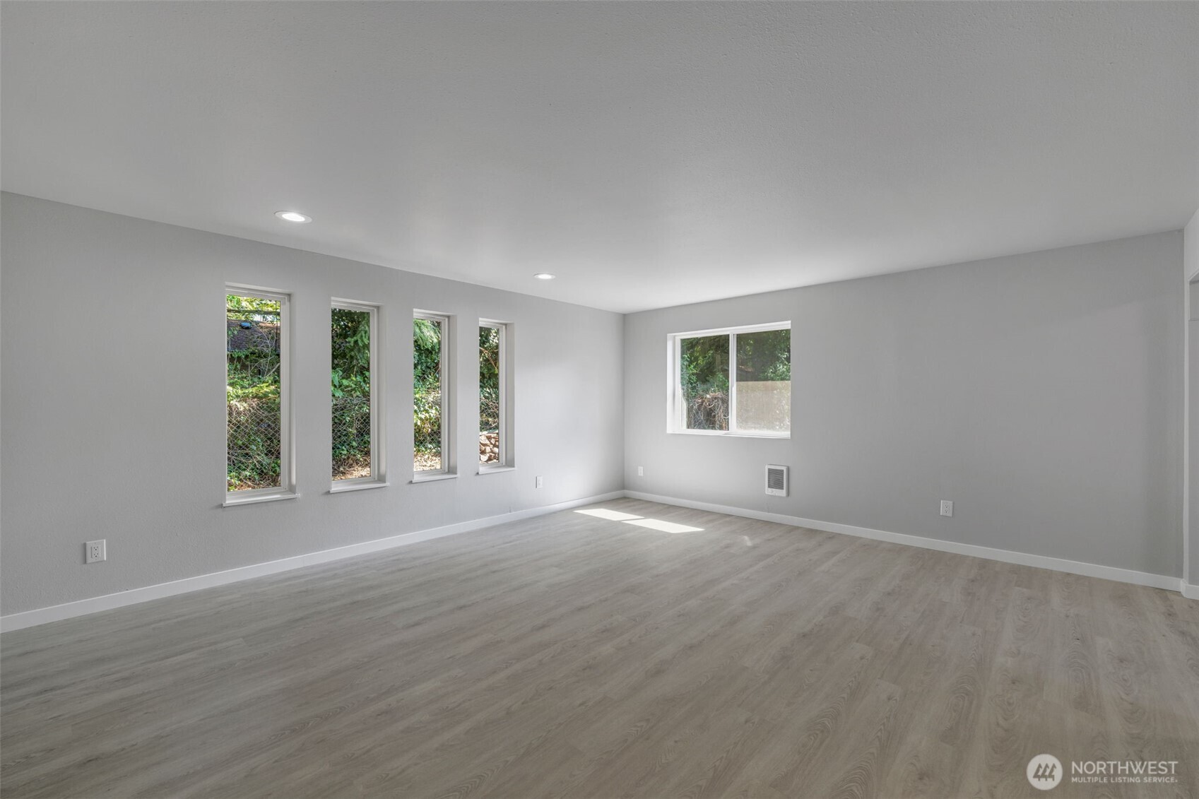12833 9th Avenue Southwest Burien, WA 98146 - Photo 21 of 39