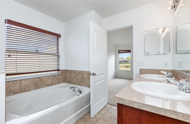 $325,000 | 221 Star Shell Drive, Apollo Beach, FL 33572