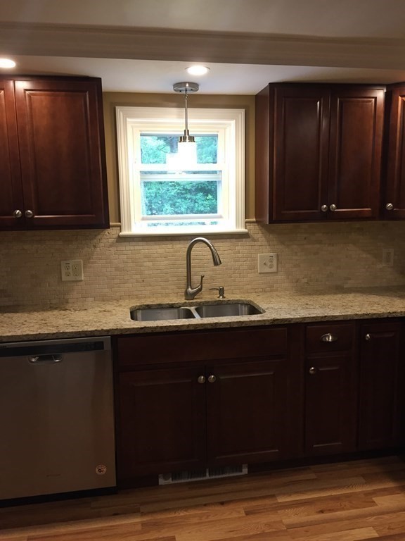 75 Chapel Street, Unit B Shirley, MA 01464 - Photo 3 of 15