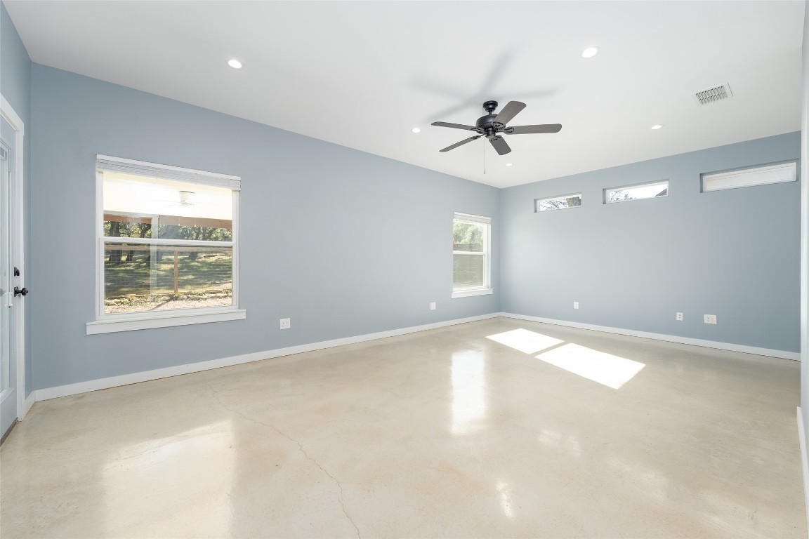 33 Deer Ridge Road Wimberley, TX 78676 - Photo 18 of 40 en empty room with windows and ceiling fan