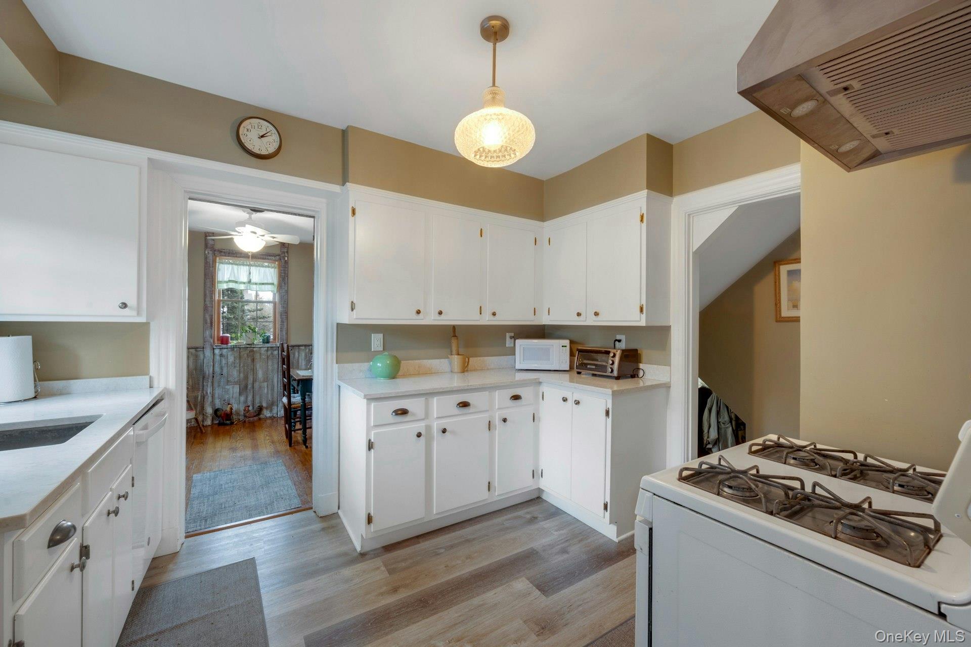 343 Rye Beach Avenue Rye, NY 10580 - Photo 8 of 35