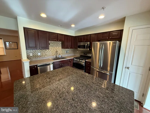 $3,100 | 7211 Maidstone Place, Unit 201, Elkridge, MD 21075