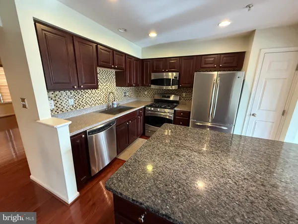 $3,100 | 7211 Maidstone Place, Unit 201, Elkridge, MD 21075