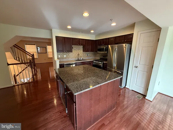 $3,100 | 7211 Maidstone Place, Unit 201, Elkridge, MD 21075