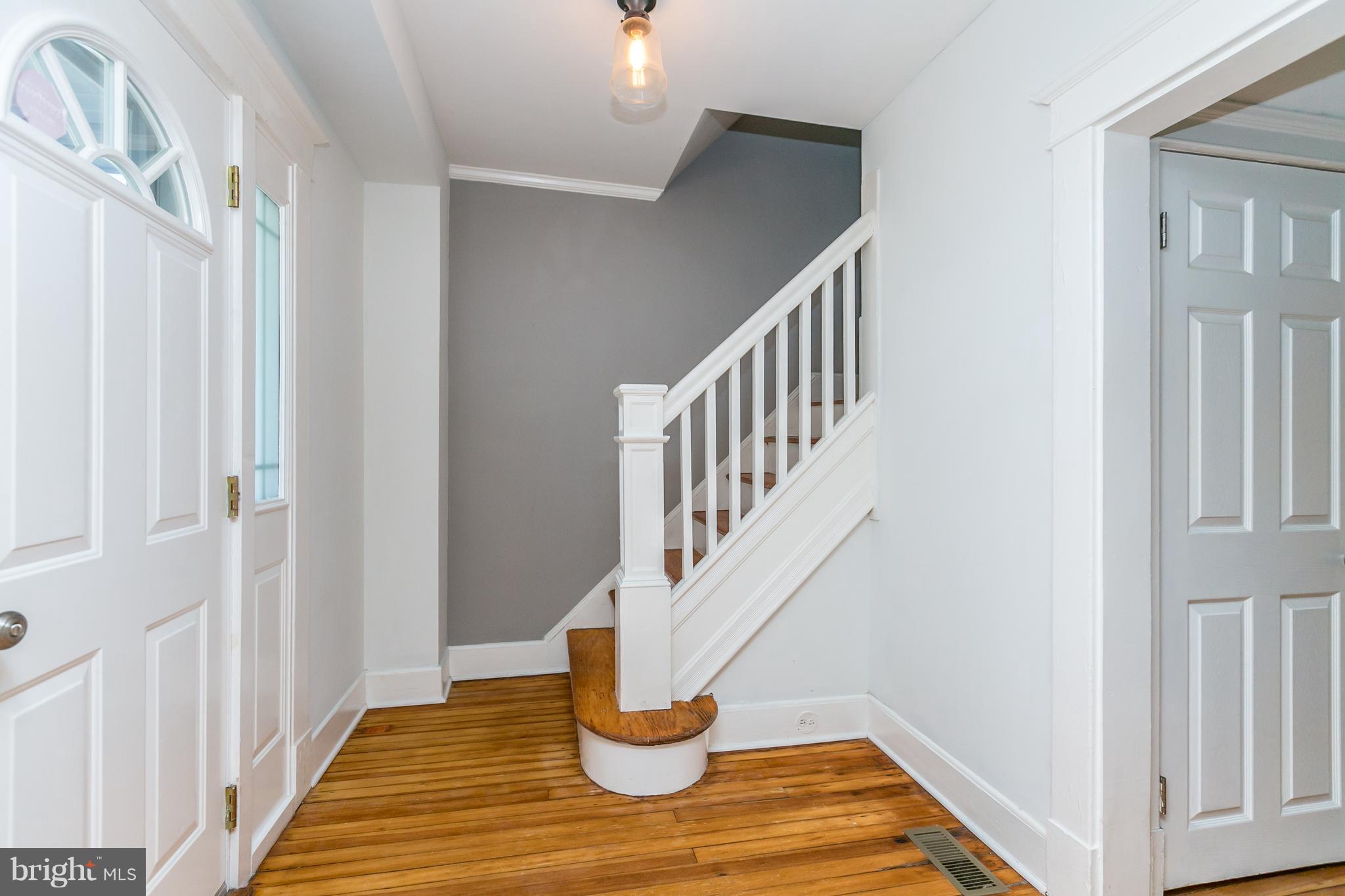 5213 Catalpha Road Baltimore, MD 21214 - Photo 3 of 30 Foyer - Welcome home!
