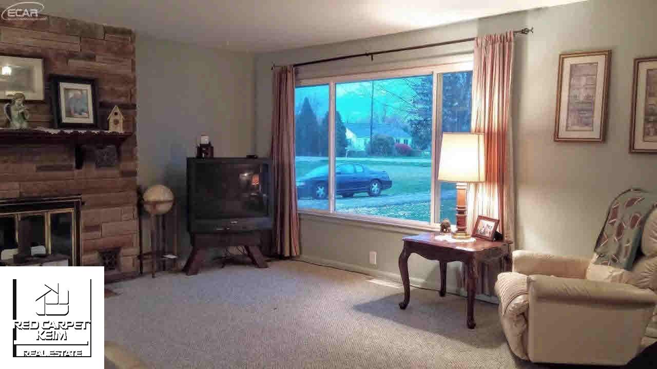 6194 East Pierson Road Flint, MI 48506 - Photo 7 of 25 21235571-6.JPG